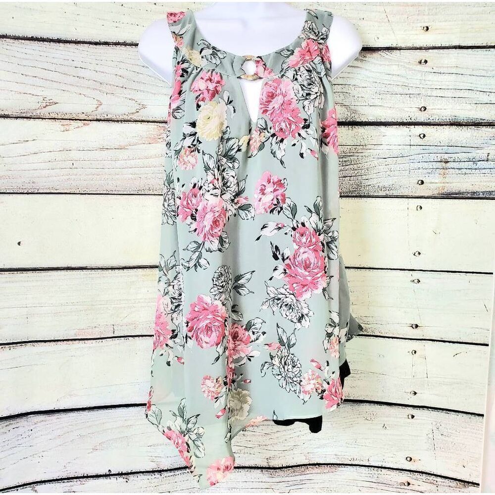 AGB Woman Plus 3X Floral Asymmetrical Hanky Hem Tunic Top